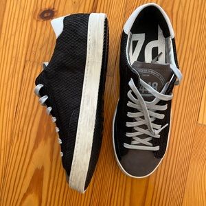 P448 John Python Black - NIB!